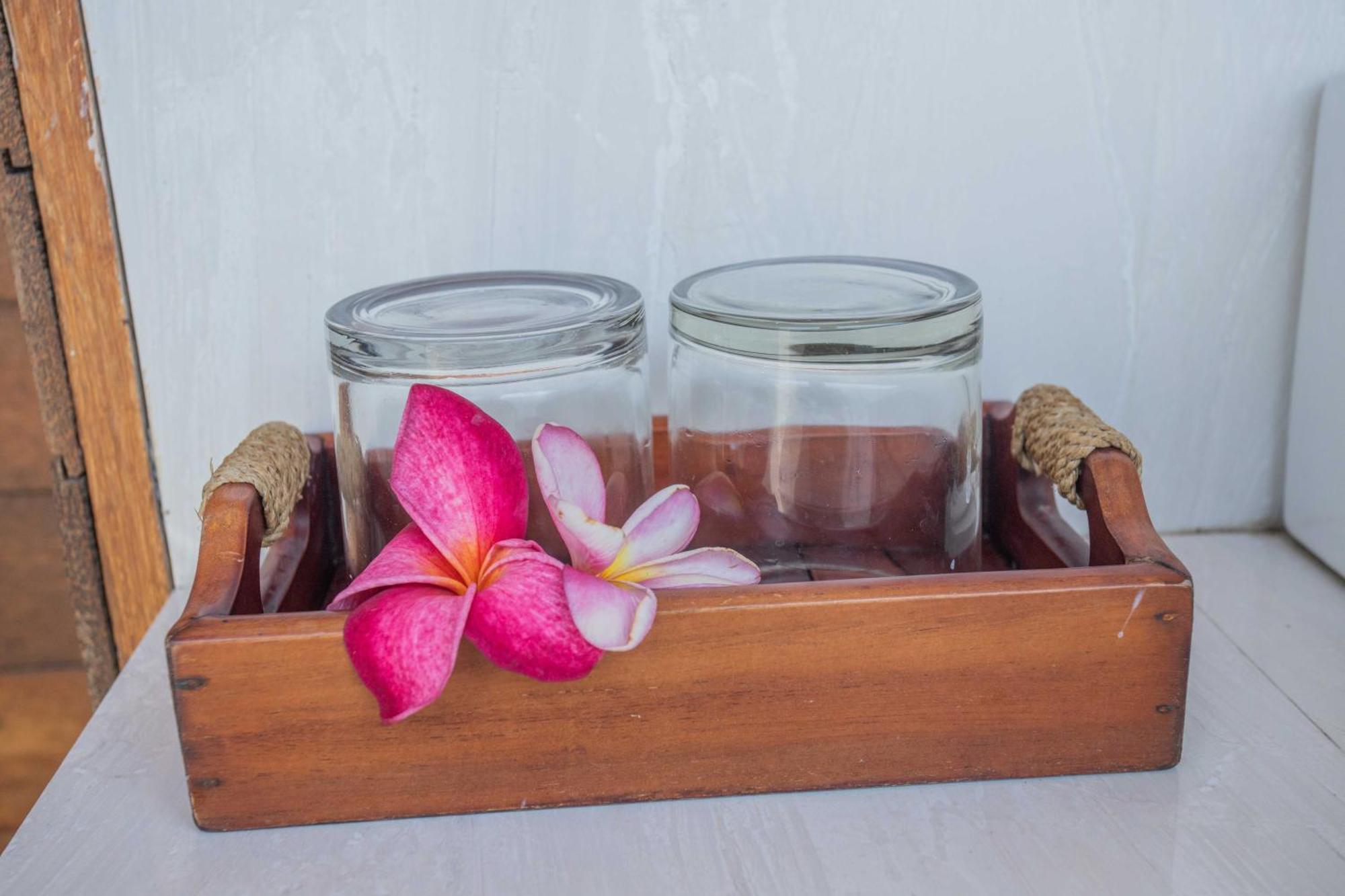 Отель Lembongan Mantra Huts Экстерьер фото