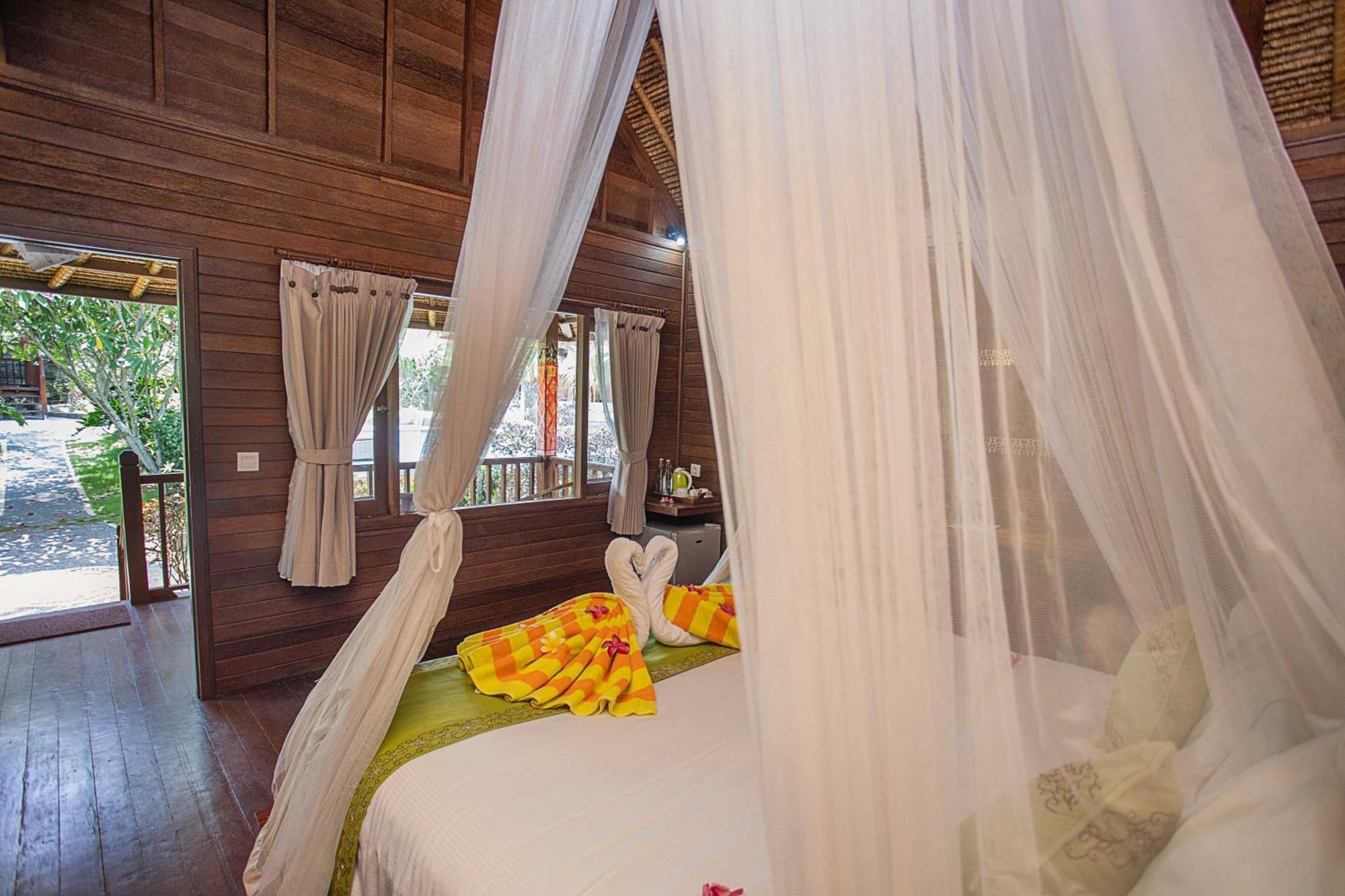 Отель Lembongan Mantra Huts Экстерьер фото